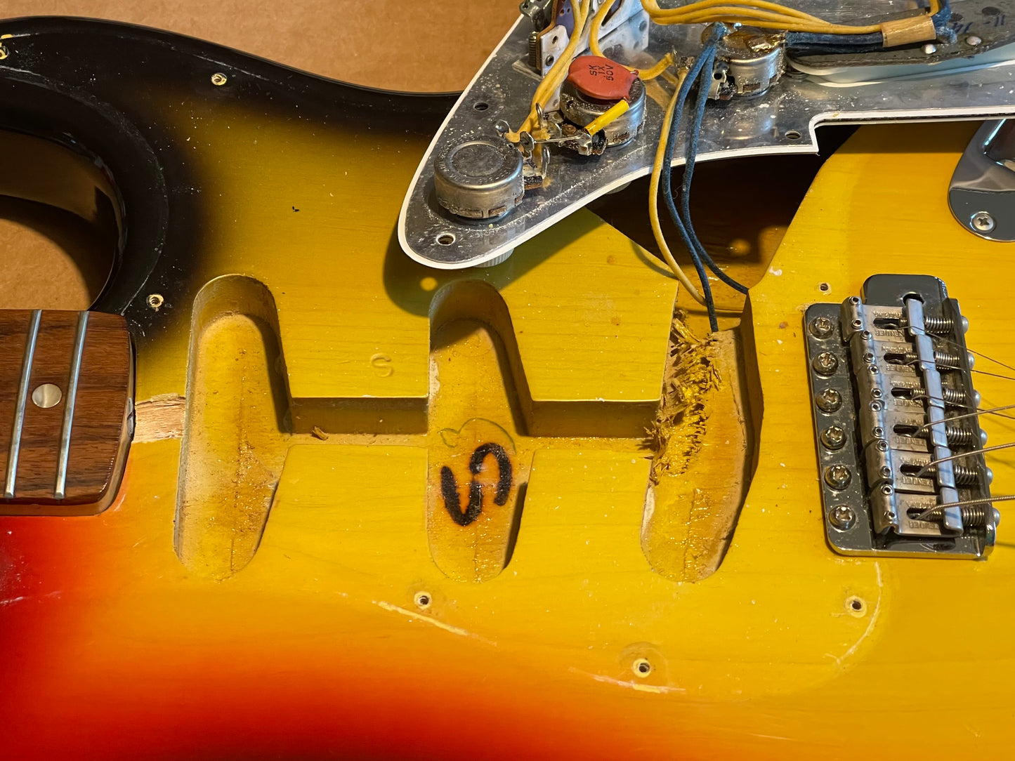 1966 Fender Stratocaster 3-color Sunburst Minty!