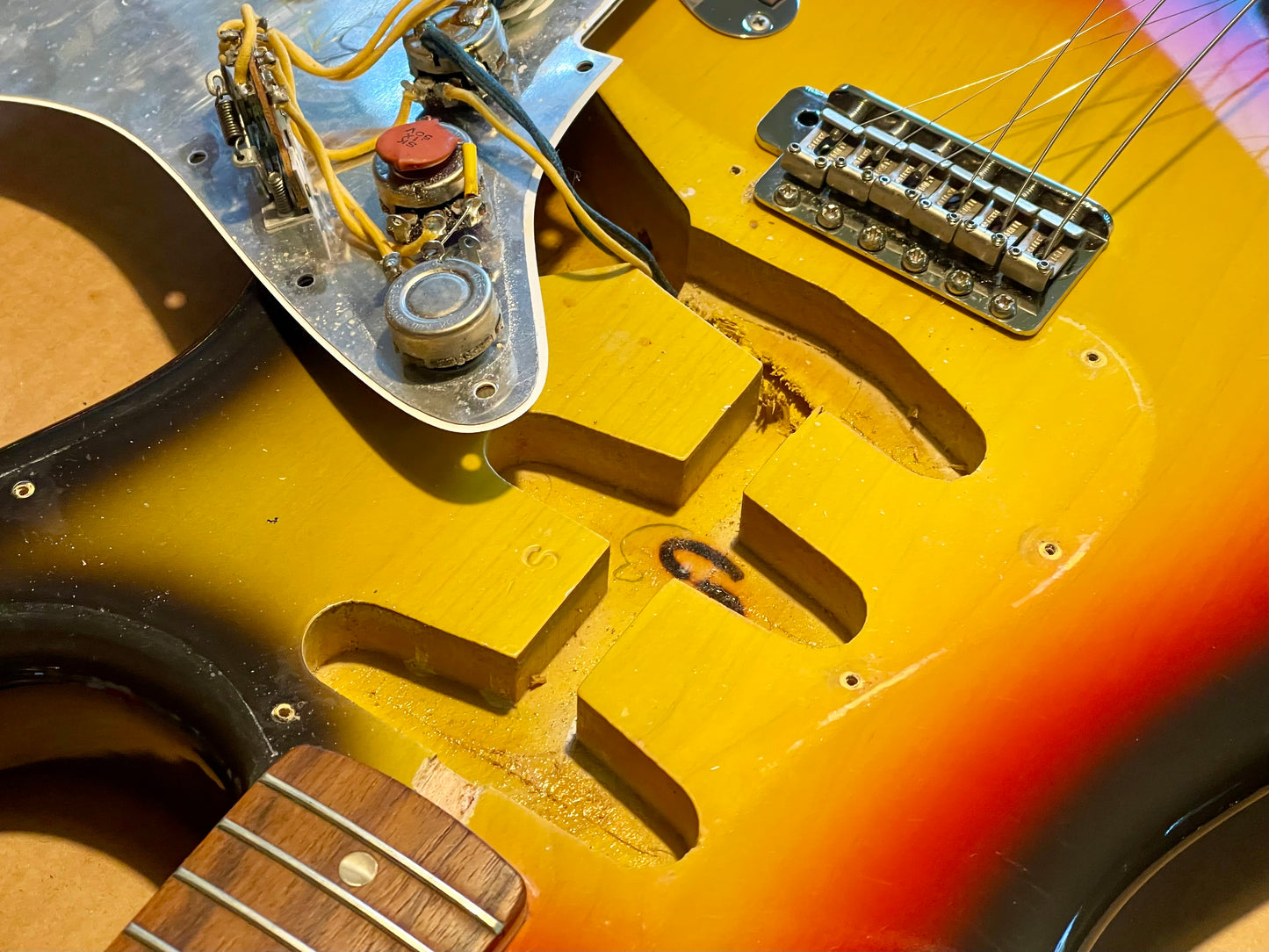 1966 Fender Stratocaster 3-color Sunburst Minty!