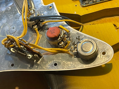 1966 Fender Stratocaster 3-color Sunburst Minty!