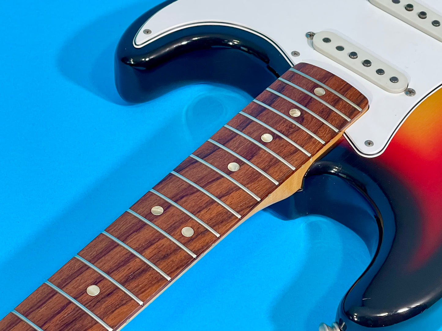 1966 Fender Stratocaster 3-color Sunburst Minty!