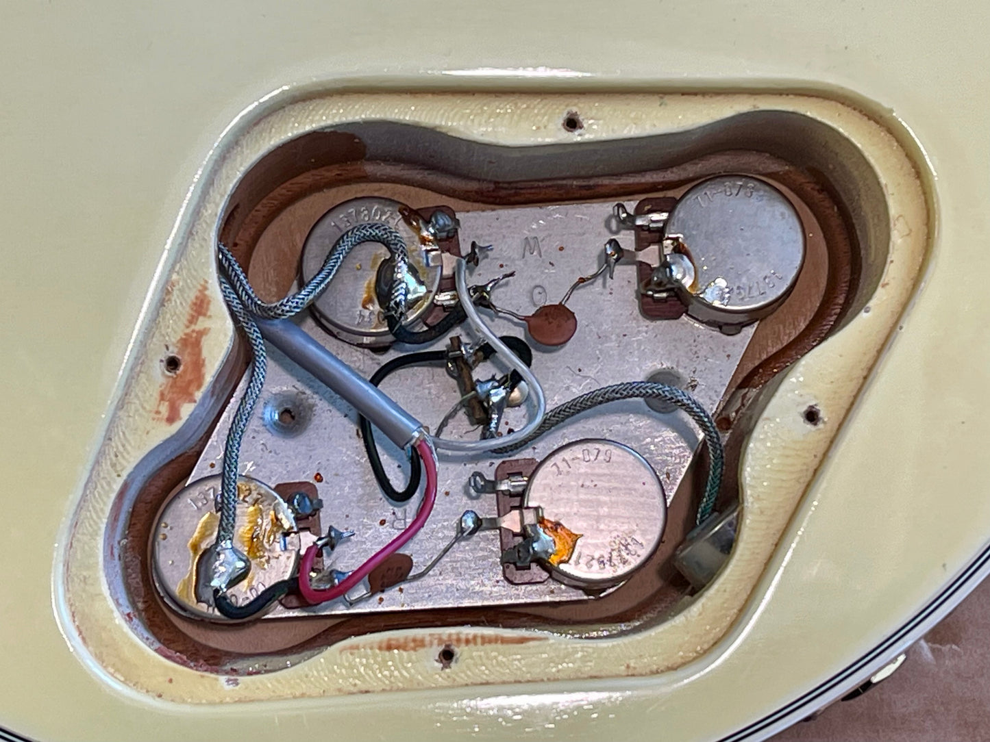 1981 Gibson Les Paul Custom Alpine White 100% original Minty