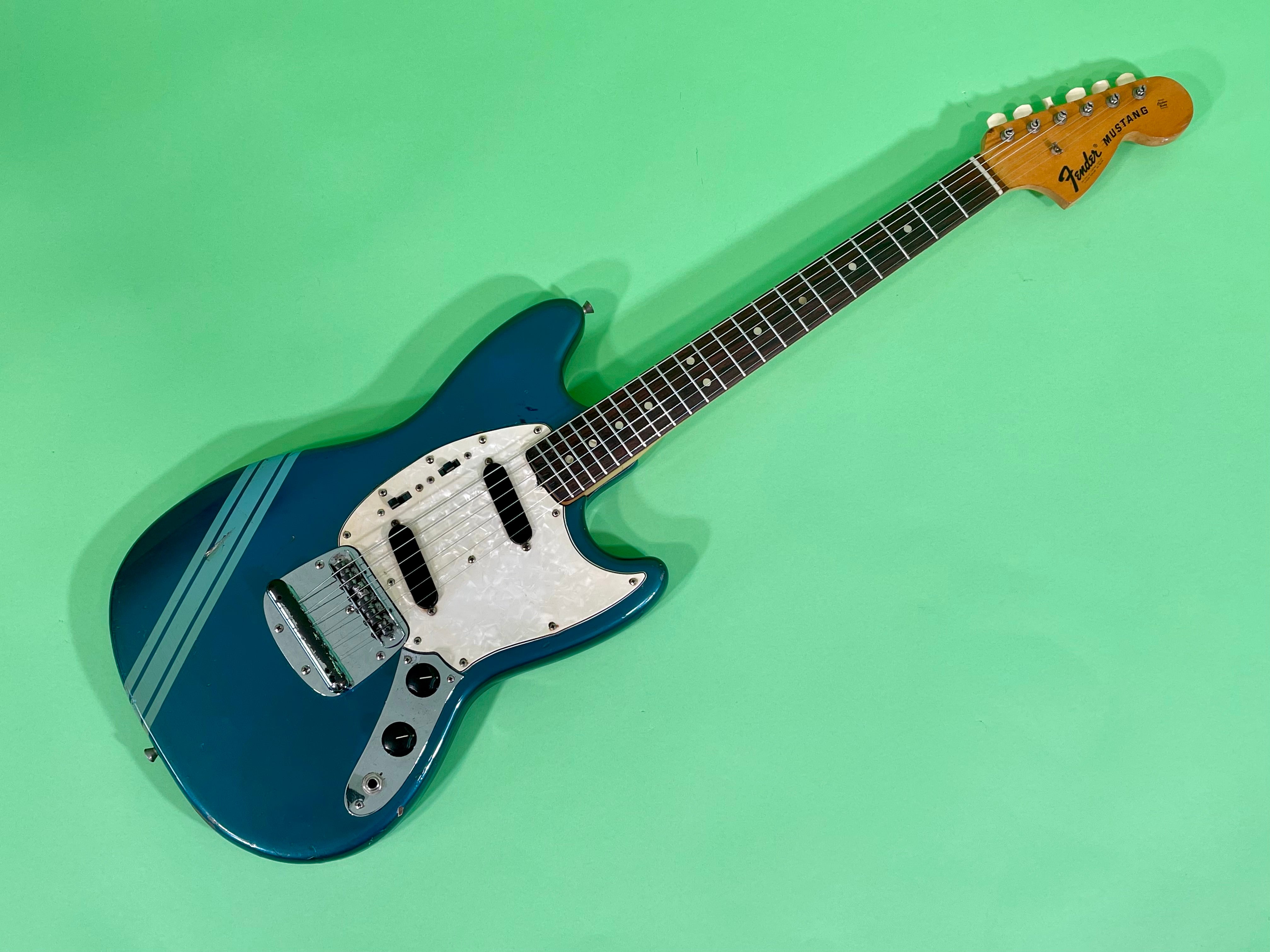 エレキギター　Fender Mustang 1972 Fender Mustang Competition Blue – Draggin' Guitars